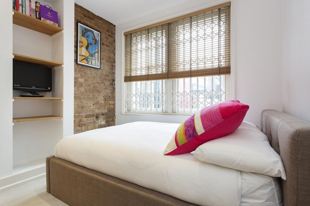 Veeve - Sophisticated Soho Apartment Лондон Экстерьер фото
