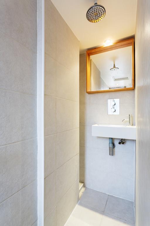 Veeve - Sophisticated Soho Apartment Лондон Экстерьер фото